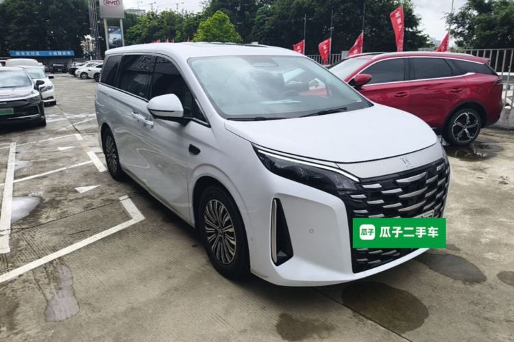Used BYD Xia 2025 DM-i 1.5T 180km Excellence Model Front Right 45 Deg