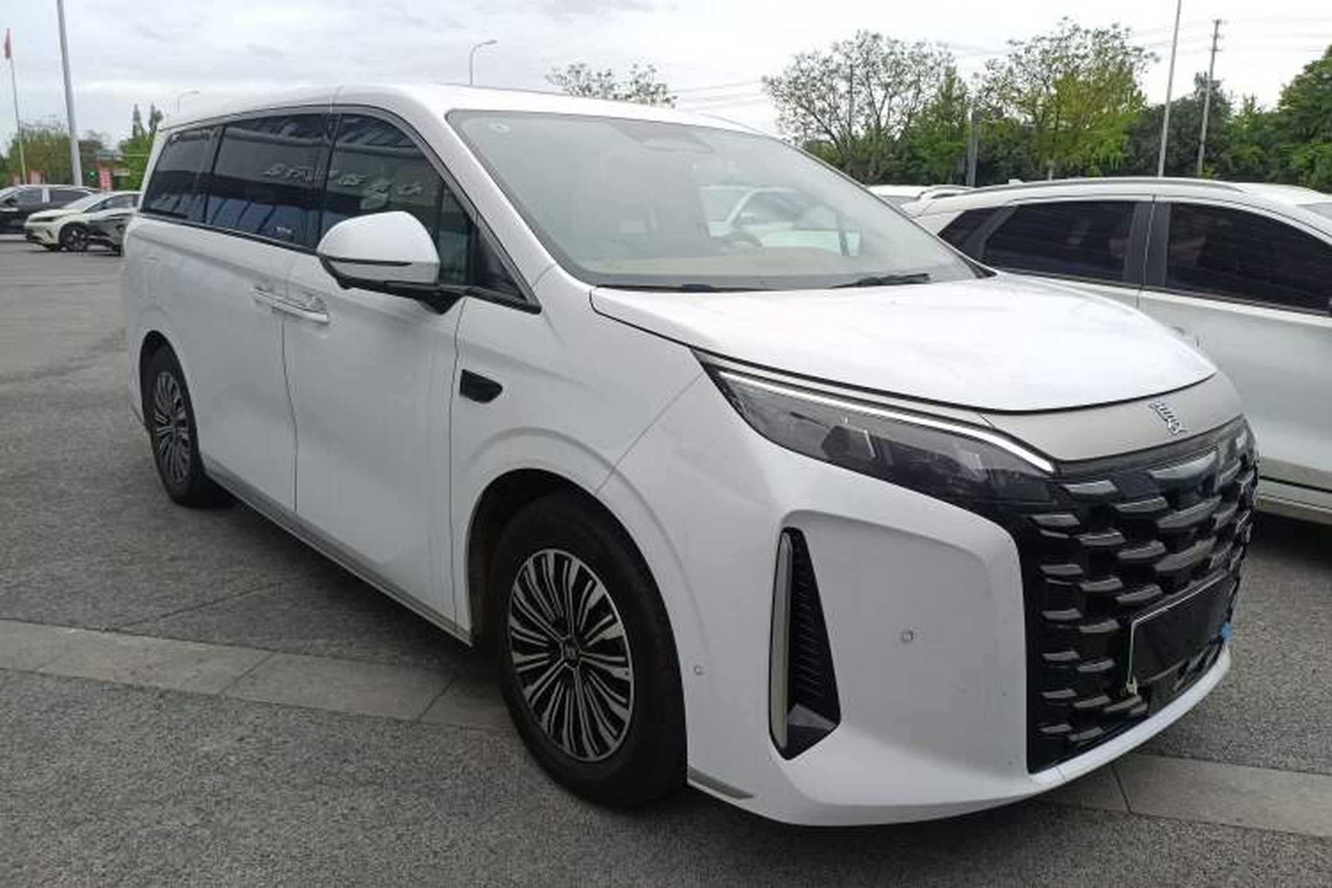 Used BYD Xia 2025 DM-i 1.5T 180km Excellence Model Front Right 45 Deg