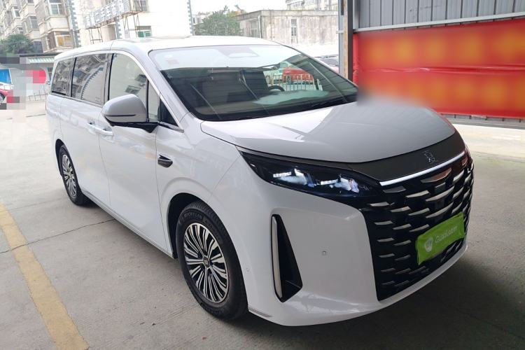 Used BYD Xia 2025 DM-i 1.5T 180km Excellence Model Front Right 45 Deg