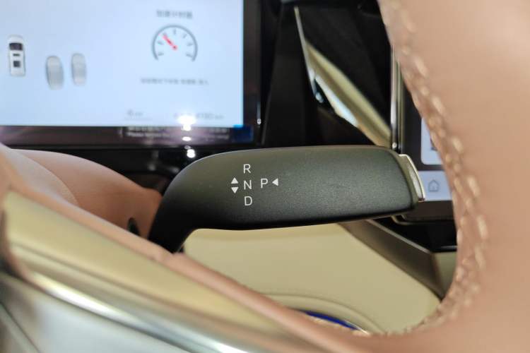 Used BYD Xia 2025 DM-i 1.5T 180km Beyond Edition Gear Lever