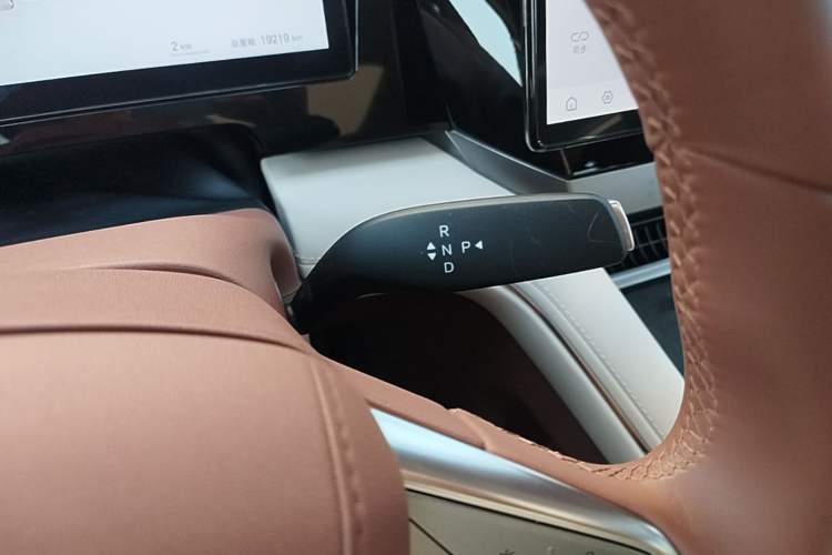 Used BYD Xia 2025 DM-i 1.5T 180km Excellence Model Gear Lever
