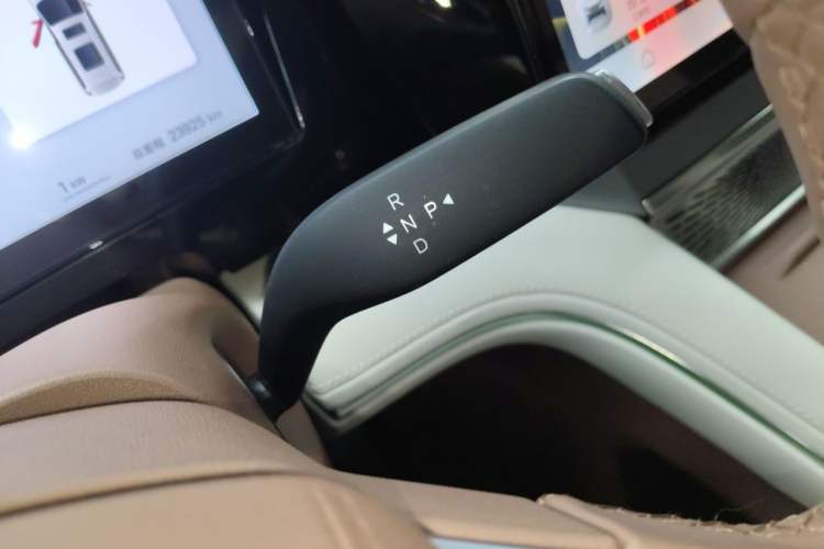 Used BYD Xia 2025 DM-i 1.5T 180km Beyond Edition Gear Lever