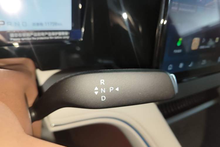Used BYD Xia 2025 DM-i 1.5T 180km Beyond Edition Gear Lever