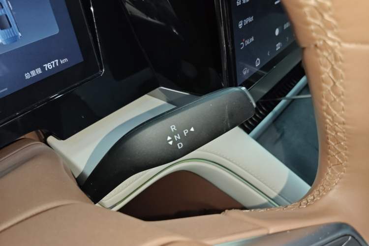 Used BYD Xia 2025 DM-i 1.5T 180km Beyond Edition Gear Lever