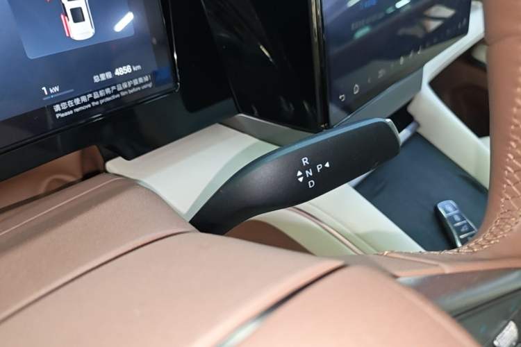 Used BYD Xia 2025 DM-i 1.5T 180km Beyond Edition Gear Lever