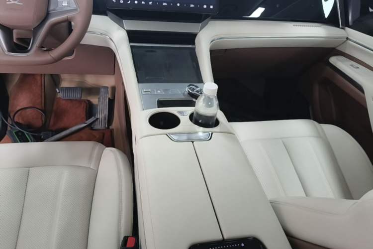 Used BYD Xia 2025 DM-i 1.5T 180km Beyond Edition Gear Lever