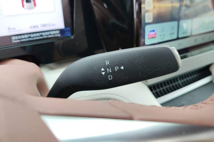 Used BYD Xia 2025 DM-i 1.5T 180km Beyond Edition Gear Lever