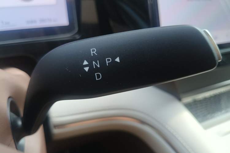 Used BYD Xia 2025 DM-i 1.5T 180km Beyond Edition Gear Lever