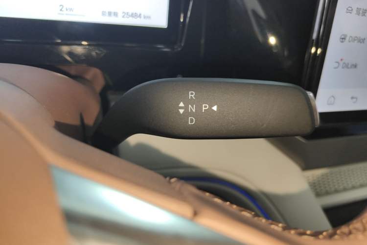 Used BYD Xia 2025 DM-i 1.5T 180km Beyond Edition Gear Lever