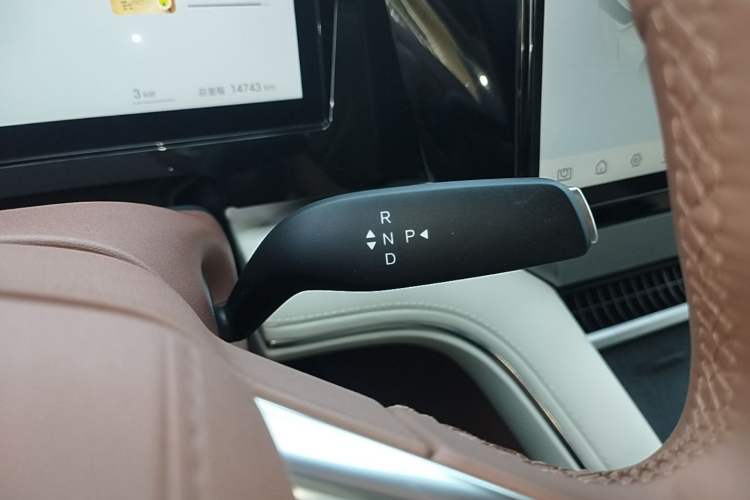 Used BYD Xia 2025 DM-i 1.5T 180km Excellence Model Gear Lever