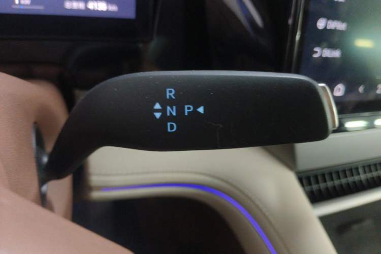 Used BYD Xia 2025 DM-i 1.5T 180km Excellence Model Gear Lever