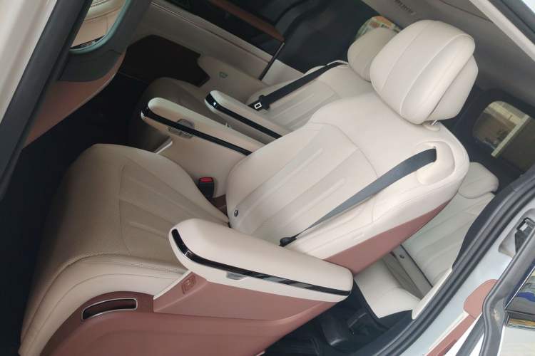 Used BYD Xia 2025 DM-i 1.5T 180km Beyond Edition Interior 1