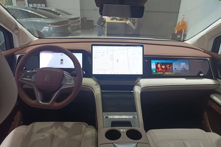 Used BYD Xia 2025 DM-i 1.5T 180km Excellence Model Interior 1