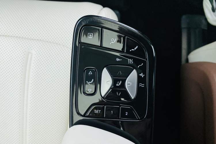 Used BYD Xia 2025 DM-i 1.5T 180km Excellence Model Interior 14
