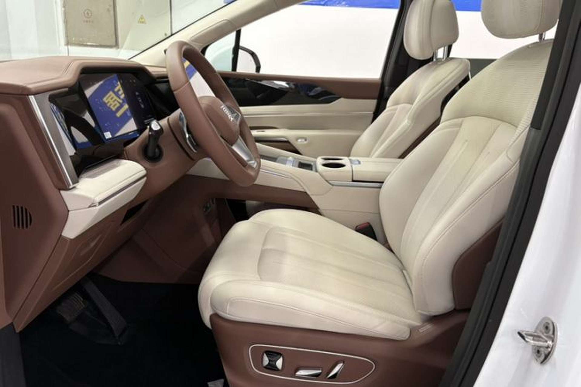 Used BYD Xia 2025 DM-i 1.5T 180km Excellence Model Interior 2