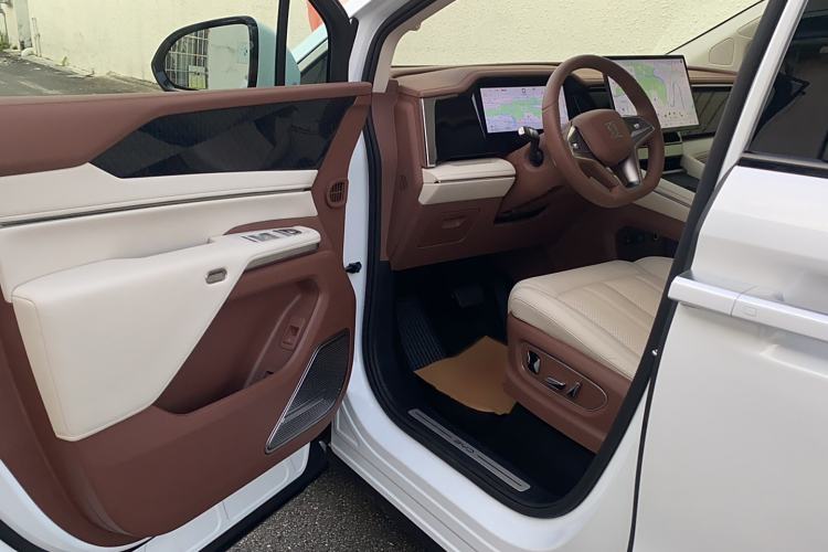 Used BYD Xia 2025 DM-i 1.5T 180km Excellence Model Interior 2