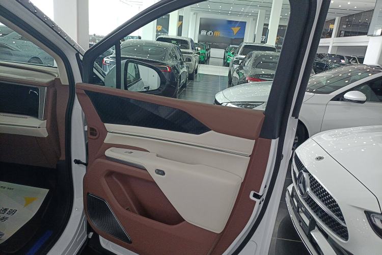 Used BYD Xia 2025 DM-i 1.5T 180km Beyond Edition Interior 2