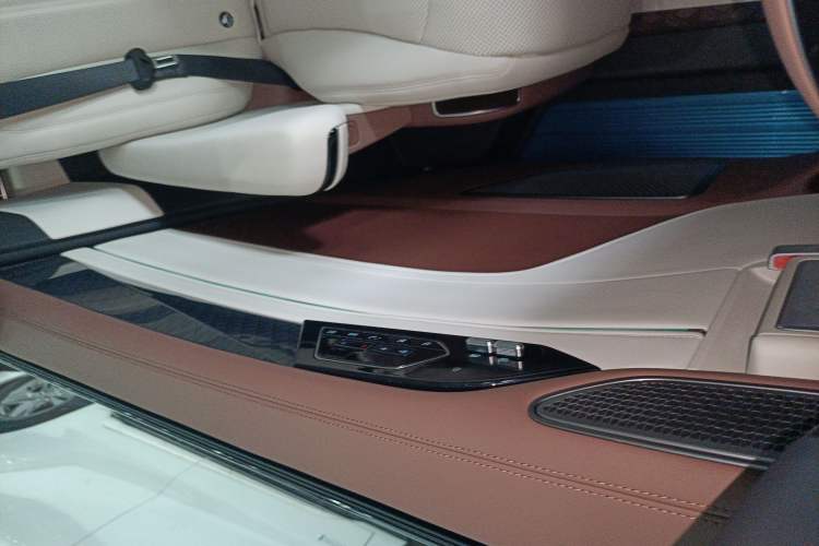 Used BYD Xia 2025 DM-i 1.5T 180km Beyond Edition Interior 3