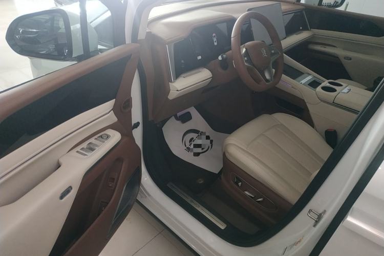 Used BYD Xia 2025 DM-i 1.5T 180km Excellence Model Interior 3