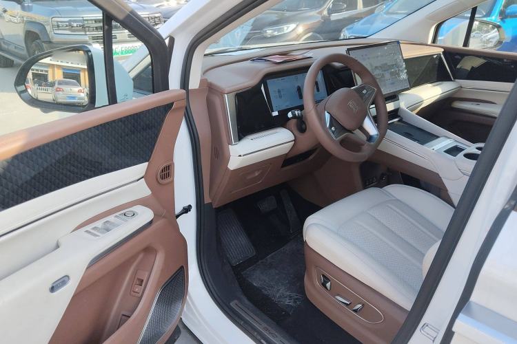 Used BYD Xia 2025 DM-i 1.5T 180km Beyond Edition Interior 3