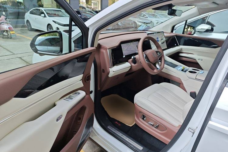 Used BYD Xia 2025 DM-i 1.5T 180km Excellence Model Interior 3