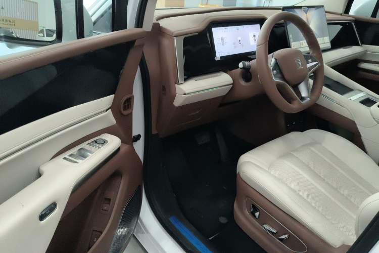 Used BYD Xia 2025 DM-i 1.5T 180km Beyond Edition Interior 3