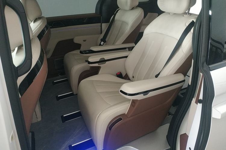 Used BYD Xia 2025 DM-i 1.5T 180km Excellence Model Interior 4