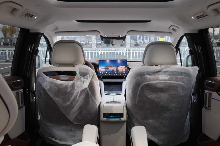 Used BYD Xia 2025 DM-i 1.5T 180km Beyond Edition Interior 4