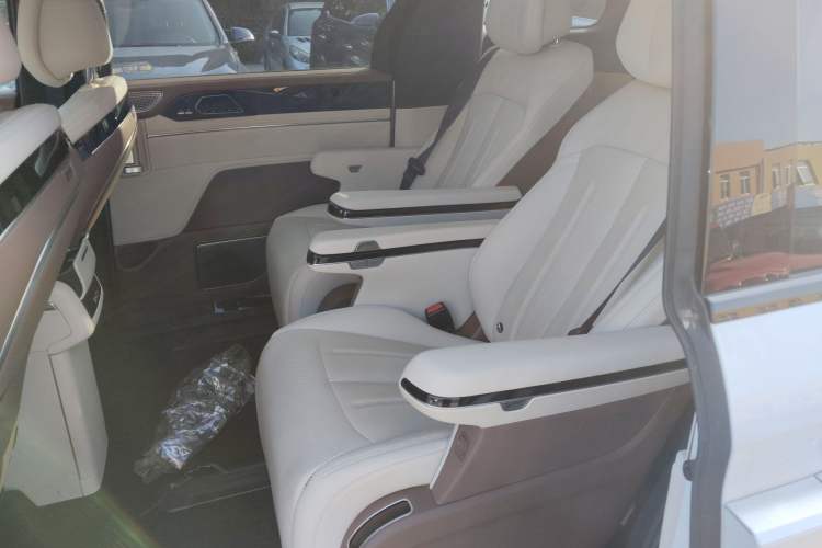 Used BYD Xia 2025 DM-i 1.5T 180km Beyond Edition Interior 4