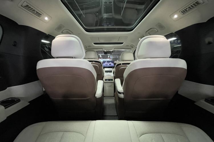 Used BYD Xia 2025 DM-i 1.5T 180km Excellence Model Interior 4