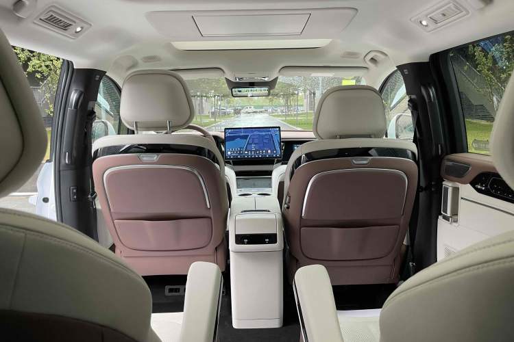 Used BYD Xia 2025 DM-i 1.5T 180km Excellence Model Interior 5