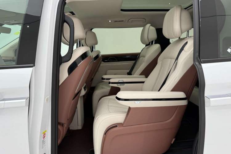 Used BYD Xia 2025 DM-i 1.5T 180km Beyond Edition Interior 7