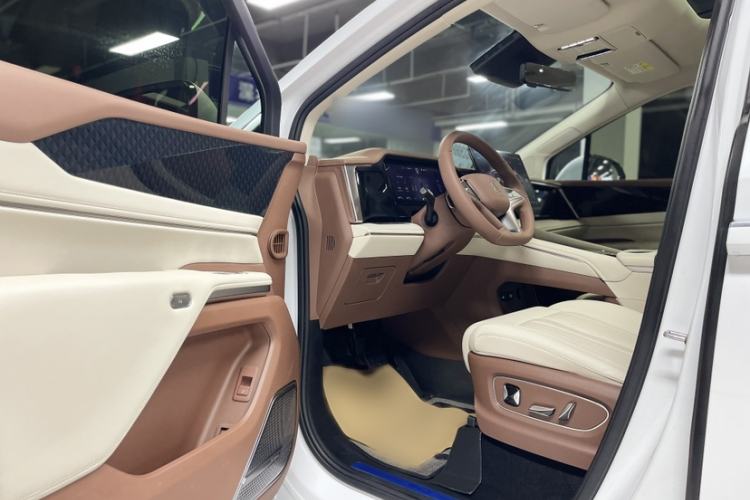 Used BYD Xia 2025 DM-i 1.5T 180km Excellence Model Interior 7