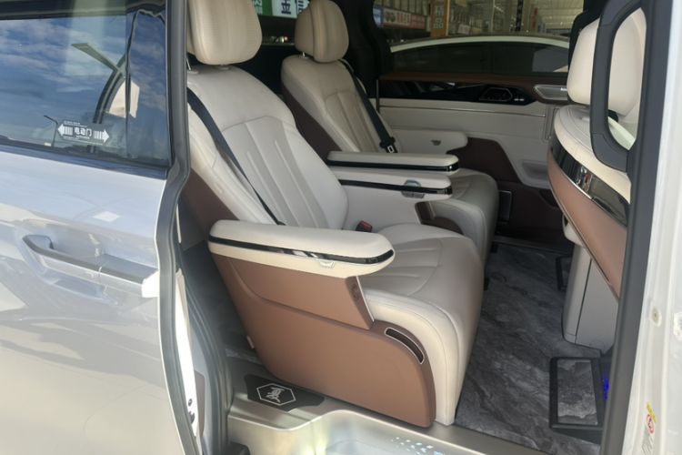 Used BYD Xia 2025 DM-i 1.5T 180km Excellence Model Interior 9