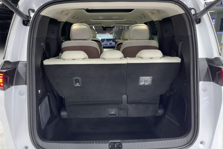 Used BYD Xia 2025 DM-i 1.5T 180km Excellence Model Interior 9