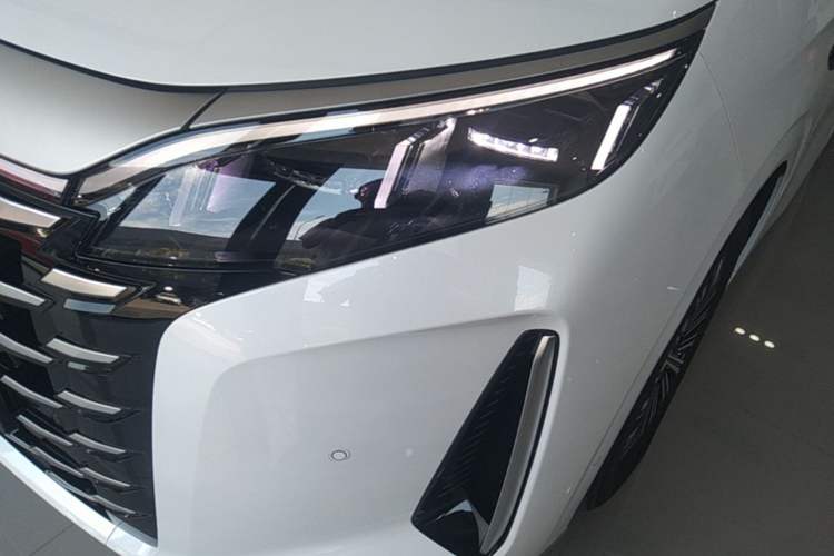 Used BYD Xia 2025 DM-i 1.5T 180km Excellence Model Left Front Headlight