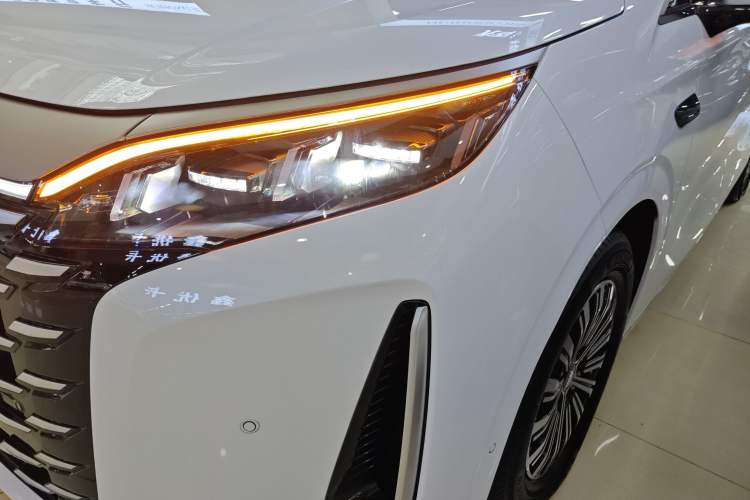 Used BYD Xia 2025 DM-i 1.5T 180km Beyond Edition Left Front Headlight