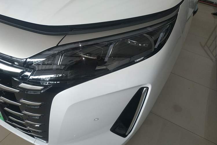 Used BYD Xia 2025 DM-i 1.5T 180km Excellence Model Left Front Headlight