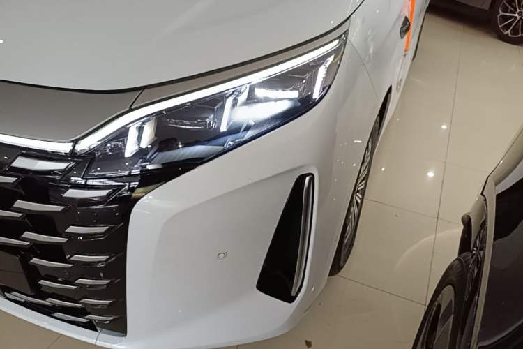 Used BYD Xia 2025 DM-i 1.5T 180km Beyond Edition Left Front Headlight