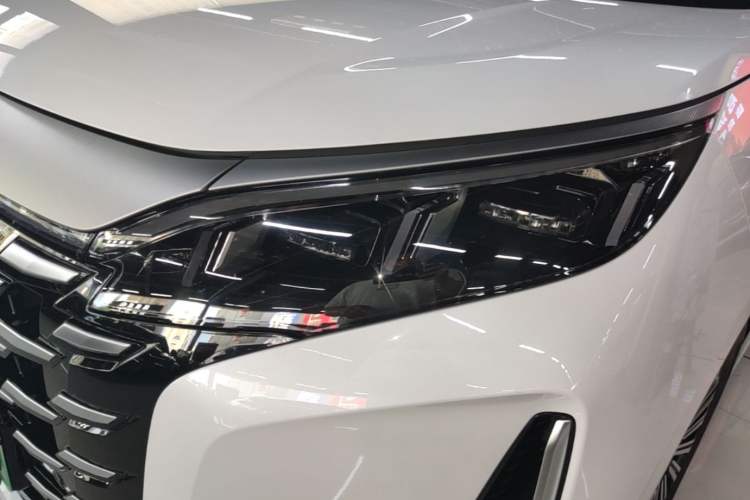 Used BYD Xia 2025 DM-i 1.5T 100km Leading Model Left Front Headlight