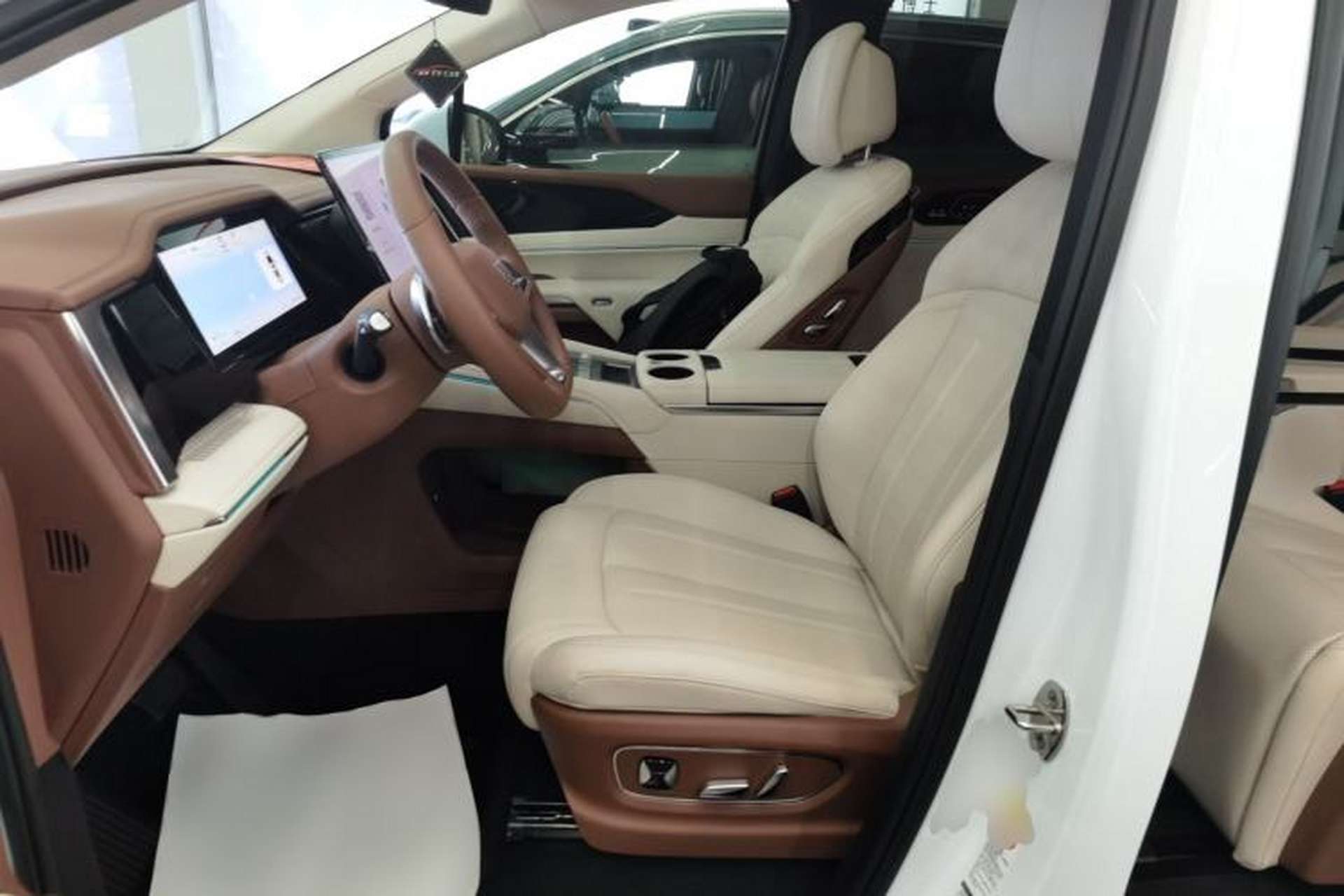 Used BYD Xia 2025 DM-i 1.5T 180km Beyond Edition Left Front Seat