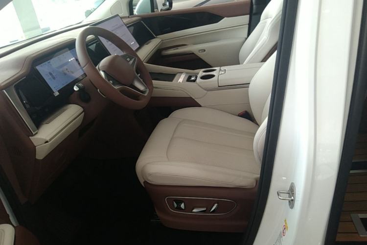 Used BYD Xia 2025 DM-i 1.5T 180km Excellence Model Left Front Seat