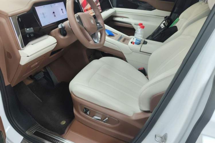 Used BYD Xia 2025 DM-i 1.5T 180km Beyond Edition Left Front Seat