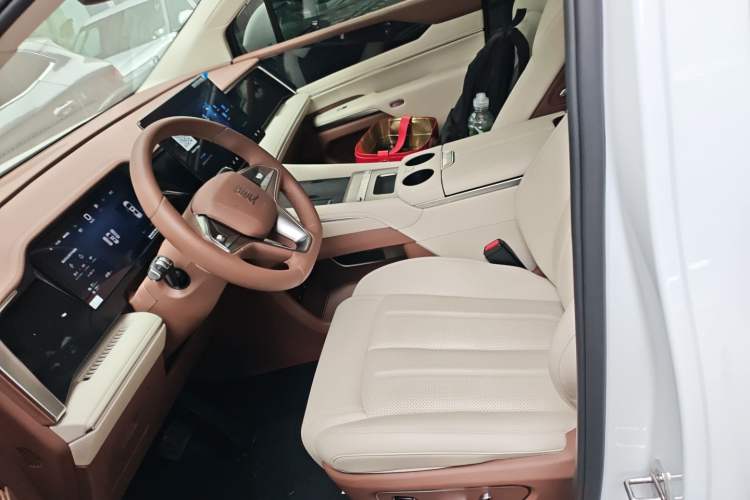 Used BYD Xia 2025 DM-i 1.5T 180km Beyond Edition Left Front Seat