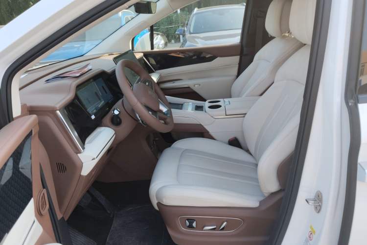 Used BYD Xia 2025 DM-i 1.5T 180km Beyond Edition Left Front Seat