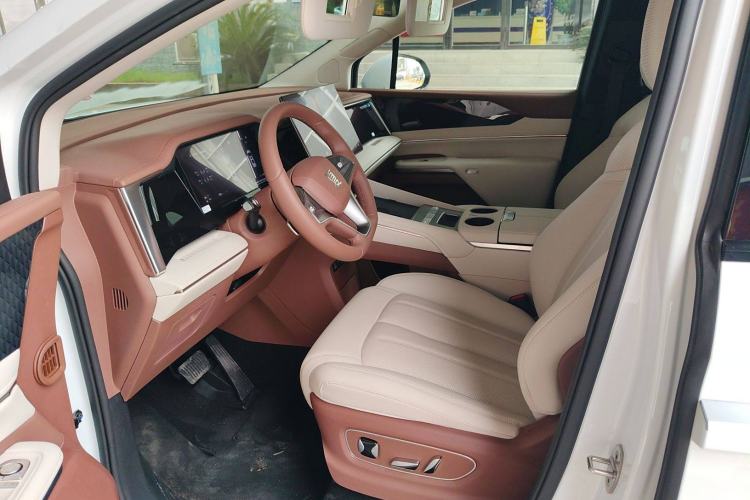 Used BYD Xia 2025 DM-i 1.5T 180km Excellence Model Left Front Seat