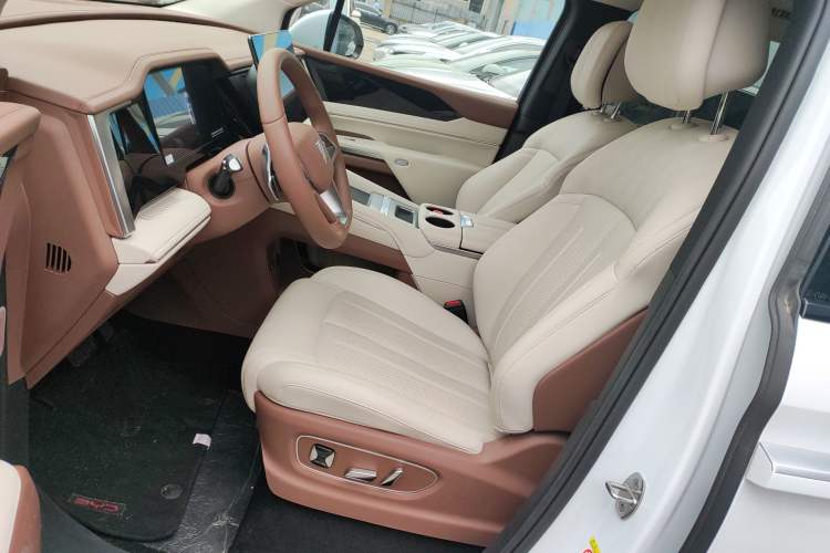 Used BYD Xia 2025 DM-i 1.5T 180km Beyond Edition Left Front Seat