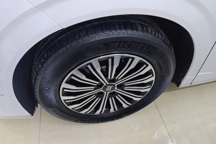 Used BYD Xia 2025 DM-i 1.5T 180km Beyond Edition Left Front Wheel Hub
