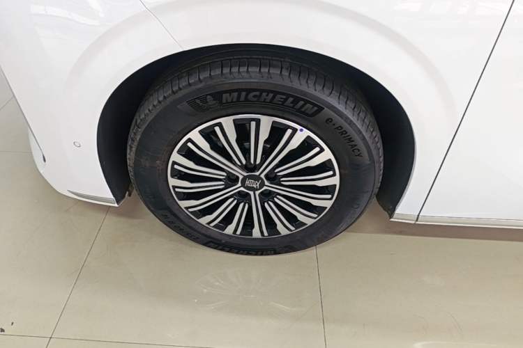 Used BYD Xia 2025 DM-i 1.5T 180km Beyond Edition Left Front Wheel Hub