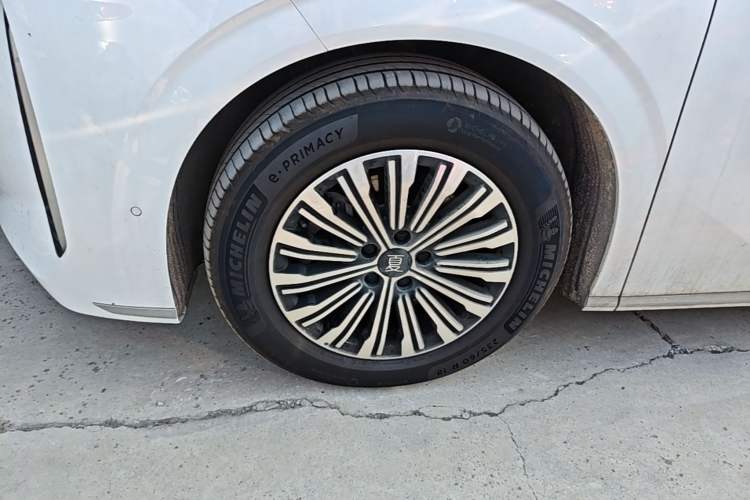Used BYD Xia 2025 DM-i 1.5T 180km Excellence Model Left Front Wheel Hub